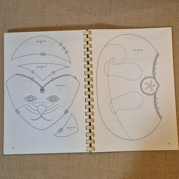 2 vintage quilting books: "Award-Winning Scrap Quilts" & "The Pieceable Kingdom" - Picture 9 of 11